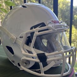 Riddell Speed Men’s Medium With Nike Visor