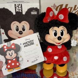 AUTHENTIC MINNIE FROM MICKEY FAMILY 