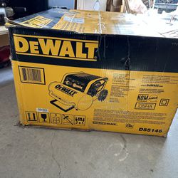 DeWALT 225 psi Electric Wheeled Air Compressor (new/never used 4.5 Gal 