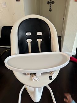 Mima Moon High Chair White with Black Seat