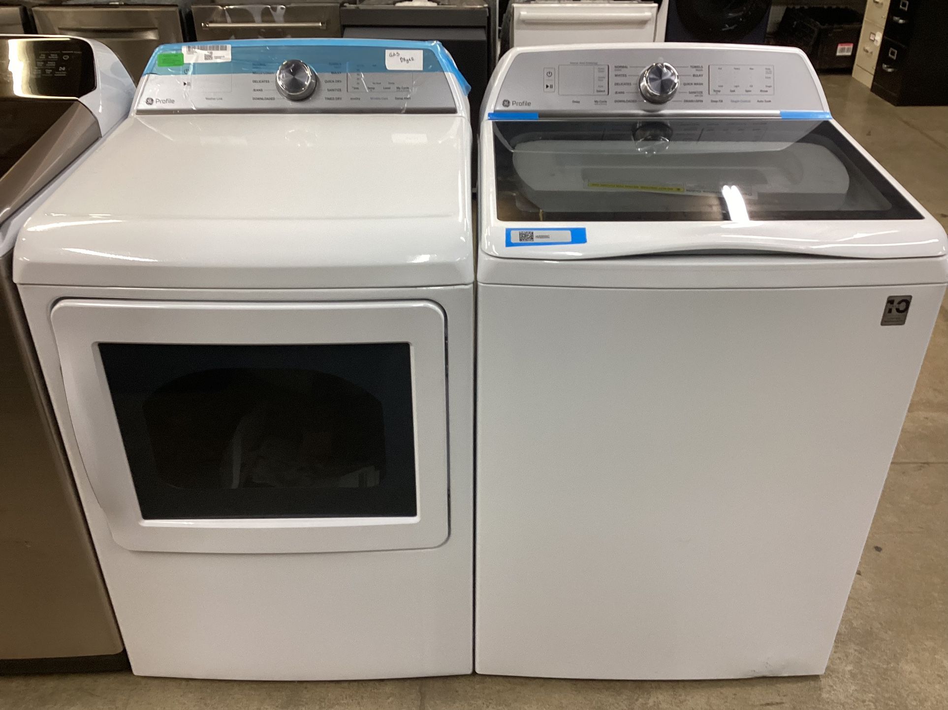 GE Gas Dryer/ Washer Set New Scratch And Dent 