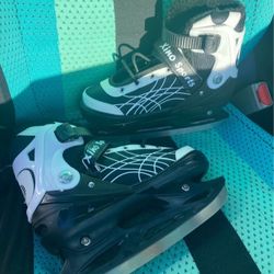 New Ice Skates Adjustable Size 4-6, Size 4, 5, 6