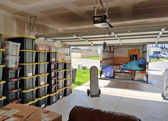 Box Truckw/Movers