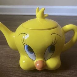 Vintage Warner Bros. Tweety Bird teapot
