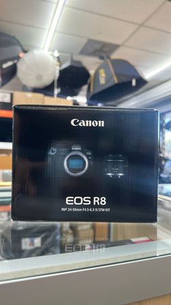 Canon EOS R8 Mirrorless Camera with RF 24-50mm f/4.5-6.3 IS STM Lens
