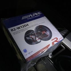 (1) NEW!! Alpine R2-W12D4 Subwoofer.🔊🔊