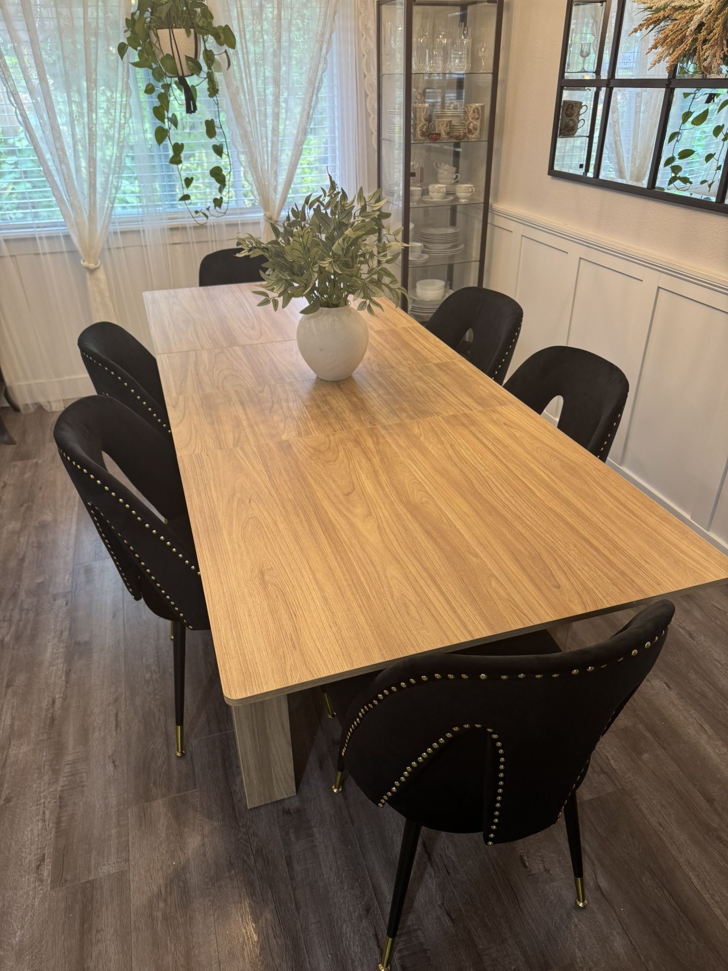 Nee Dining Table And 6 Chairs (Beaverton) 