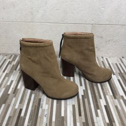 Gorgeous New Never Worn Ankle High Boots Size 10... Check Out My Other Offers Too