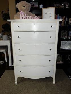 Solid wood White 5 drawer dresser Vintage 34 x 18 x 47