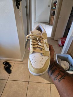 Nike Dunk Low 'Team Gold Men's Size 10 or women's size 11.5 excellent condition
