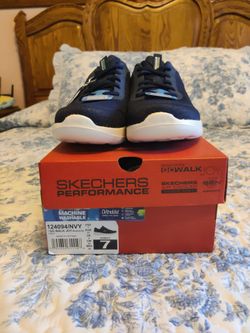 Skechers Women's Size 7 Go Walk Joy