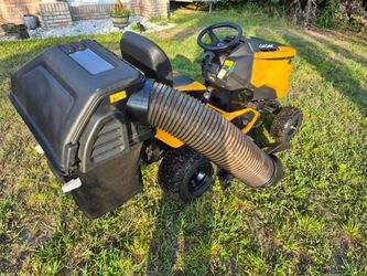 Cub Cadet XT1 Riding Mower 22hp 46"cut with Bagger attachment