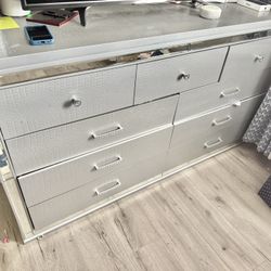 Console And 2 Bedsides Table