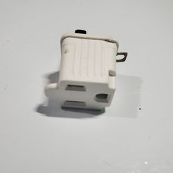 TA113U, Single Outlet 3 Pin to 2 Pin Grounding Adapter

