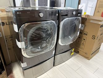 LG Washer And Dryer Electric Set With Pedestals 