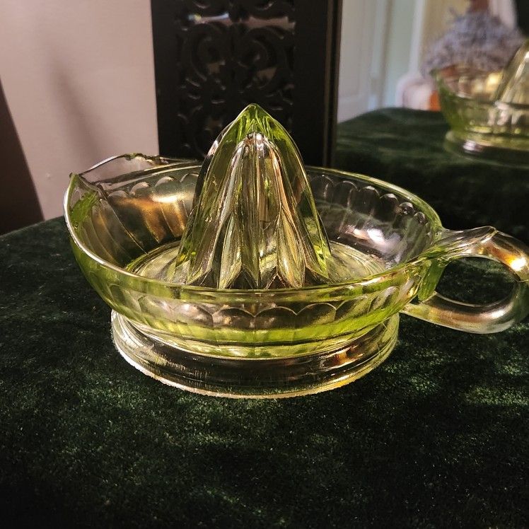 Vintage Urankum Glass Juicer