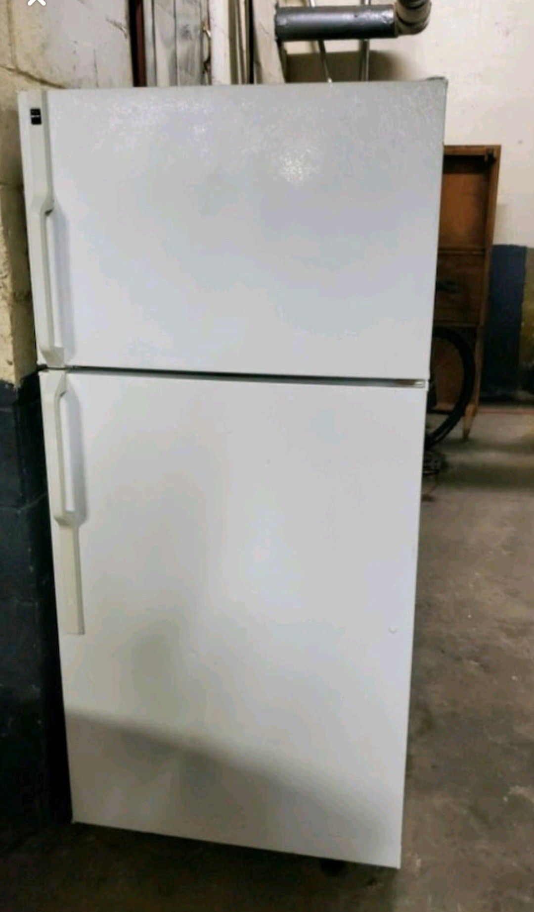 Excellent Working Condition 14cuf Refrigerator .. Delivery Available !!