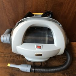 PORTABLE VACUUM 