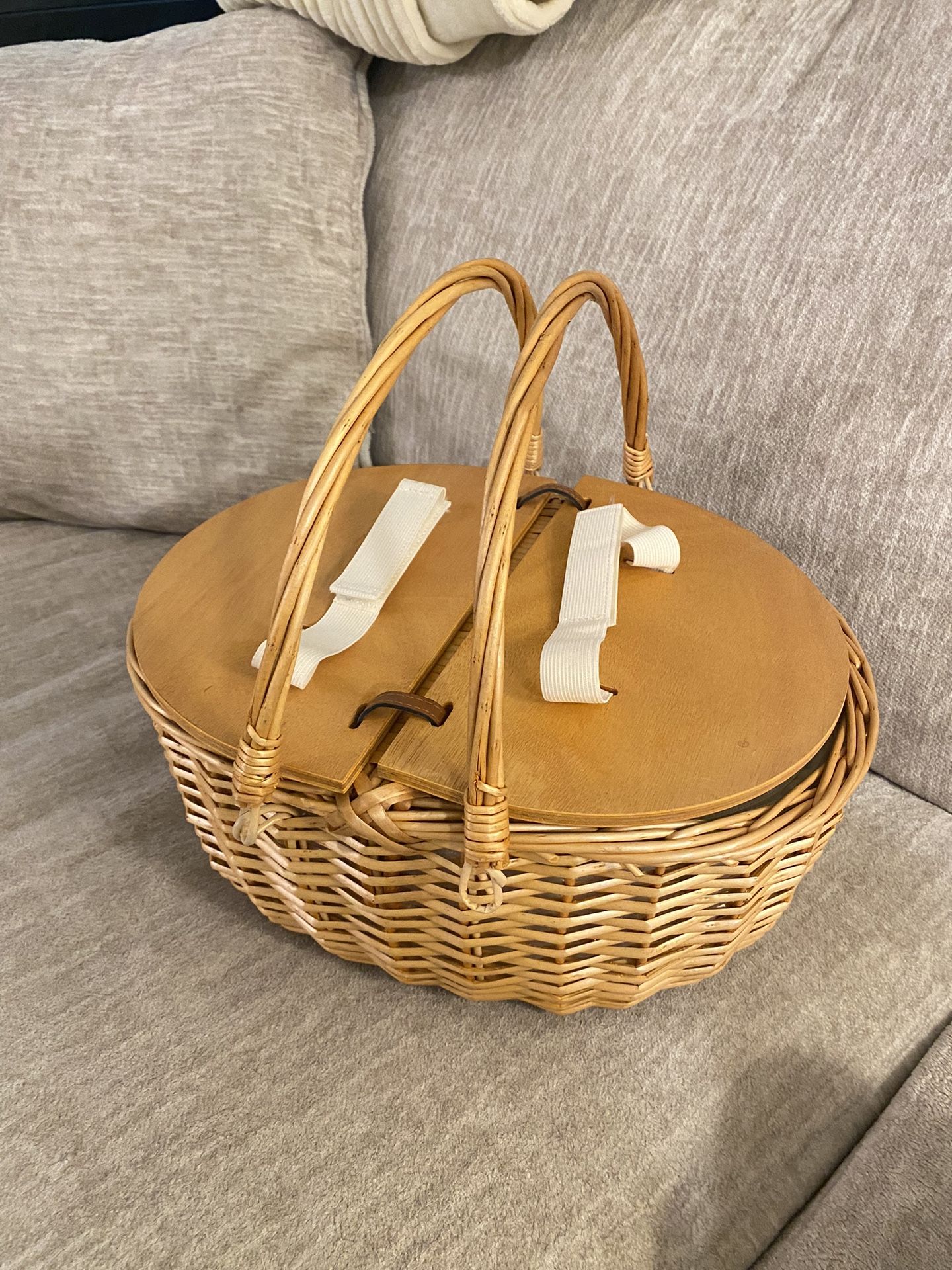 Small Picnic Basket 