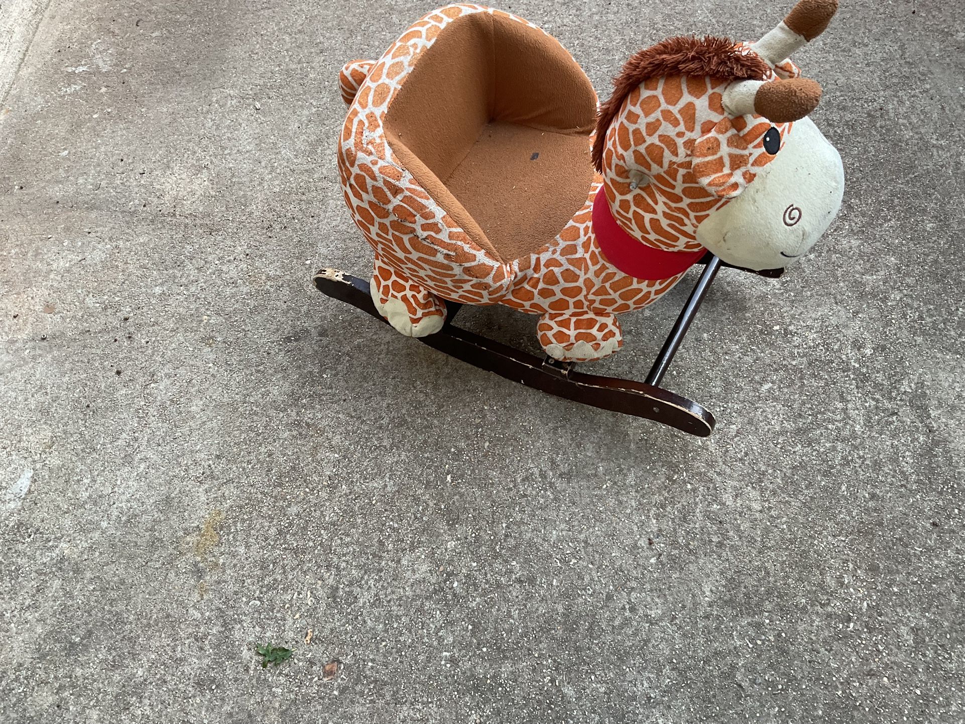 A Nice Little Horse That Racks ( Missing One Hand Holder) (NO SHIPPING)