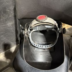 Welding helmet
