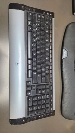 Logitech Bluetooth keypad takes AAA Batteries