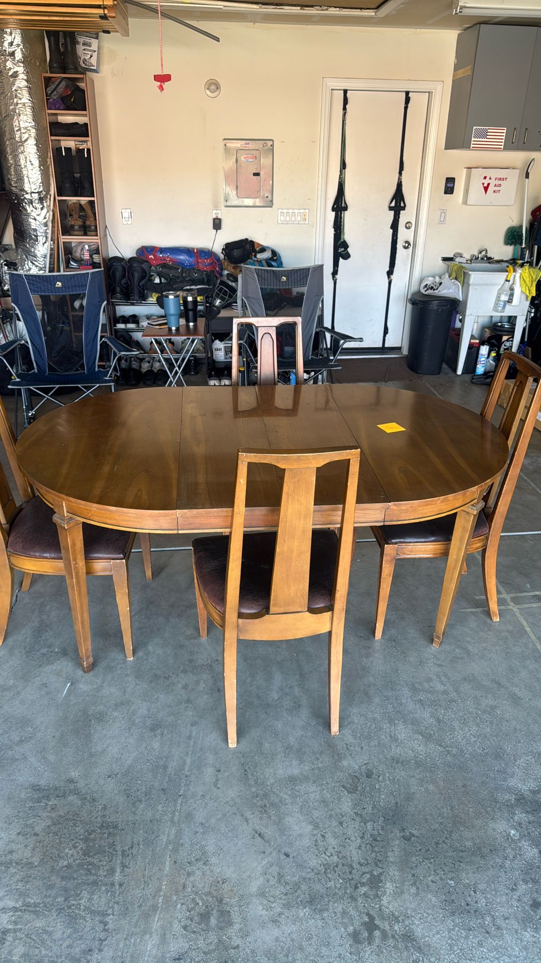 Dining Table And 4 Chairs 