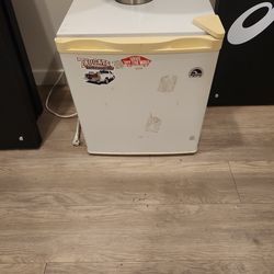 Mini Fridge Gets Cold