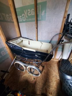 Vitage baby buggie