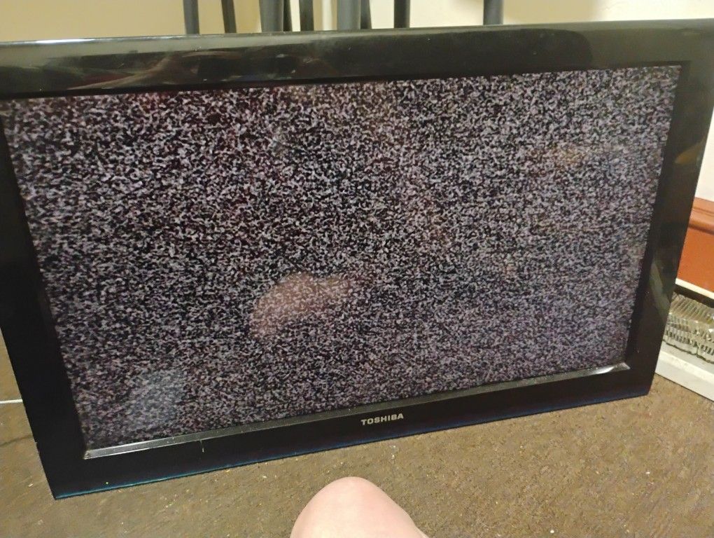 Toshiba 32 In Tv FLAT SCREEN NON SMART