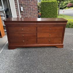 Walnut Dresser w/Mirror and Nightstand 