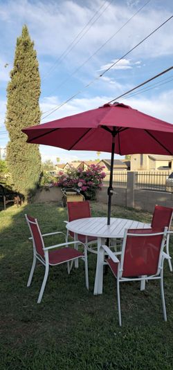 ** Beatiful Allen + Roth 6pc patio set with umbrella **