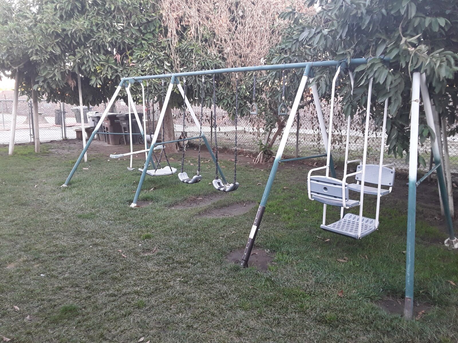Kids swing set