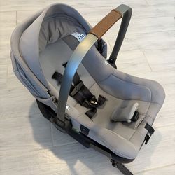 Nuna Pipa Lite LX Infant Car Seat & Base (in color Frost)