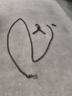 15 FT HEAVY DUTY CHAIN WITH HOOK.