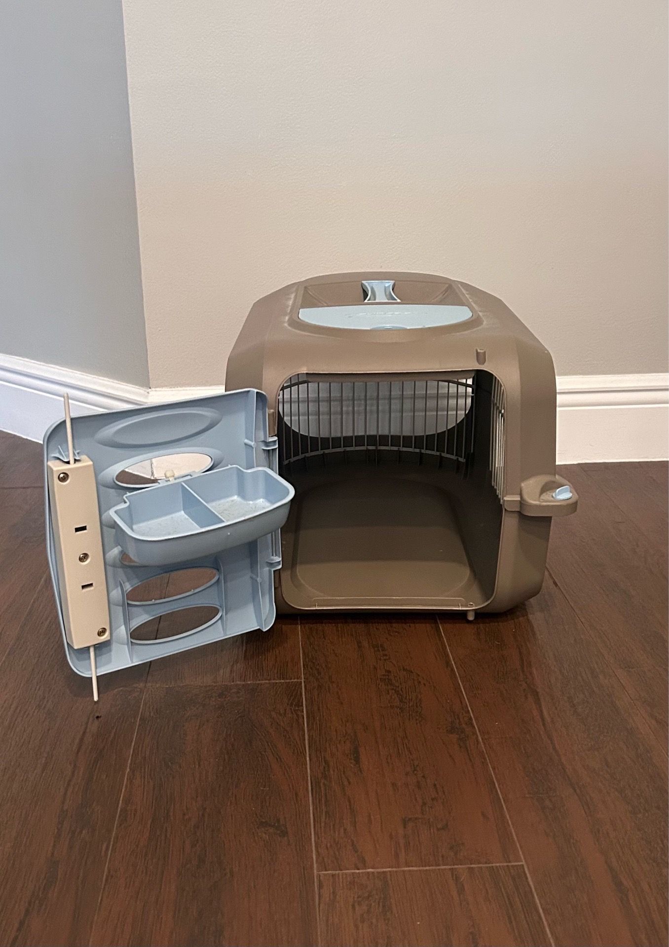 Plastic Pet Carrier