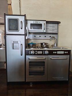 Kids Play Kitchen By KidKraft