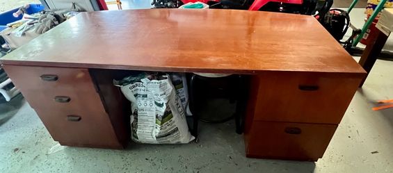 Large desk