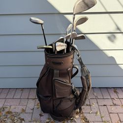 Mens right handed golf club set. With golf bag