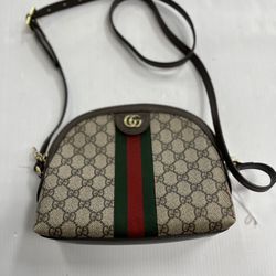 GUCCI PURSE, NO BOX OR DUST BAG, GOOD CONDITION, ENTRUPY VERIFIED