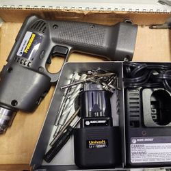 blk and decker cyclone drill works! needs new battery