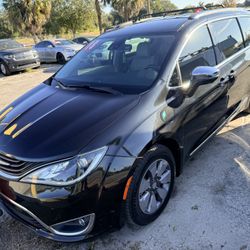 2018 Chrysler Pacifica Hybrid Plug 🔌 And Gas