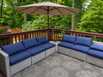 Modern Outdoor Patio Sectional Set with Cushions & End Table – Excellent Condition