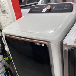 New Scratch And Dent Samsung Dryer. 1 Year Warranty 