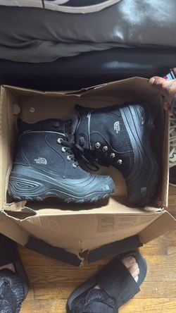 Northface boots KIDS Size 5 
