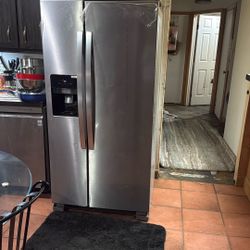 Whirlpool Stainless Steel Fridge Filtered Water/ice 