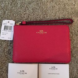 NEW NWT Corner Zip Coach Crossgrain Leather Wristlet Bright Pink