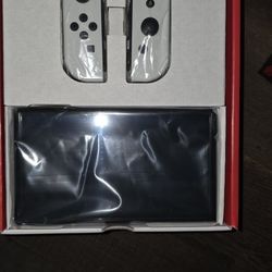 Nintendo Switch OLED Bundle - Like New! (2 Weeks Old) + Hori Pad!