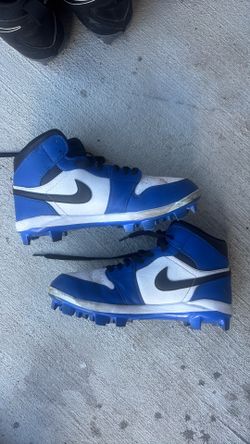 Football cleats