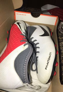 Soccer shoes